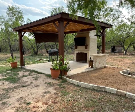 745 County Road 2645 Moore TX 78057