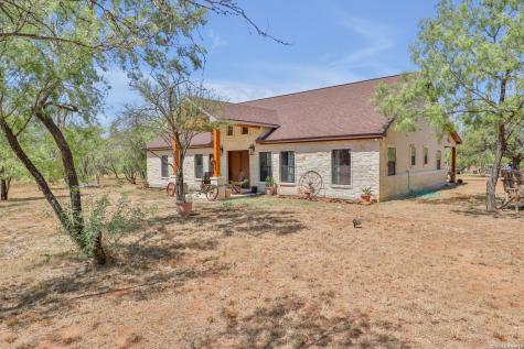 745 County Road 2645 Moore TX 78057