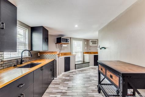 259 Park Drive Lakehills TX 78063