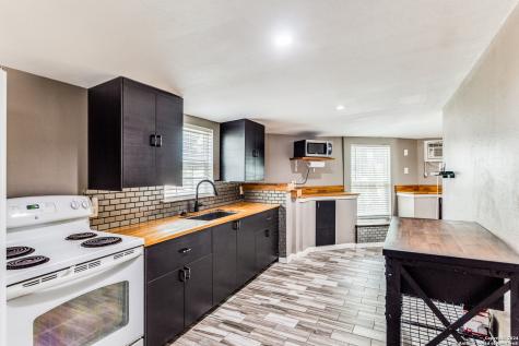 259 Park Drive Lakehills TX 78063