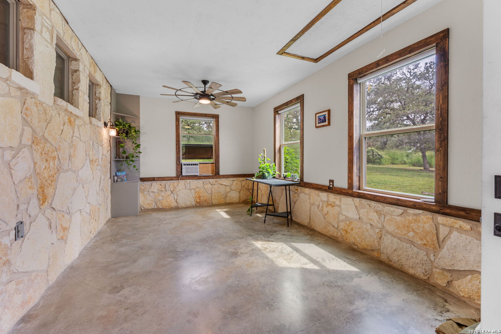 208 Oak Bend Drive La Vernia TX 78121