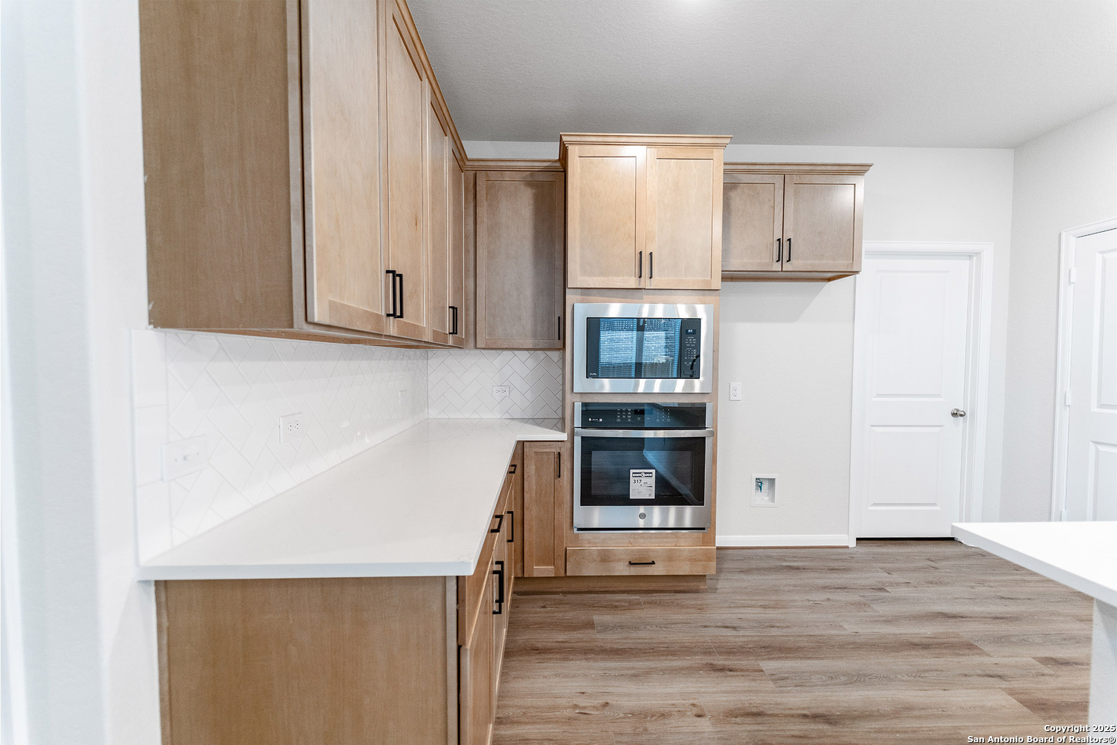 202 Ednie Lane Mico TX 78066