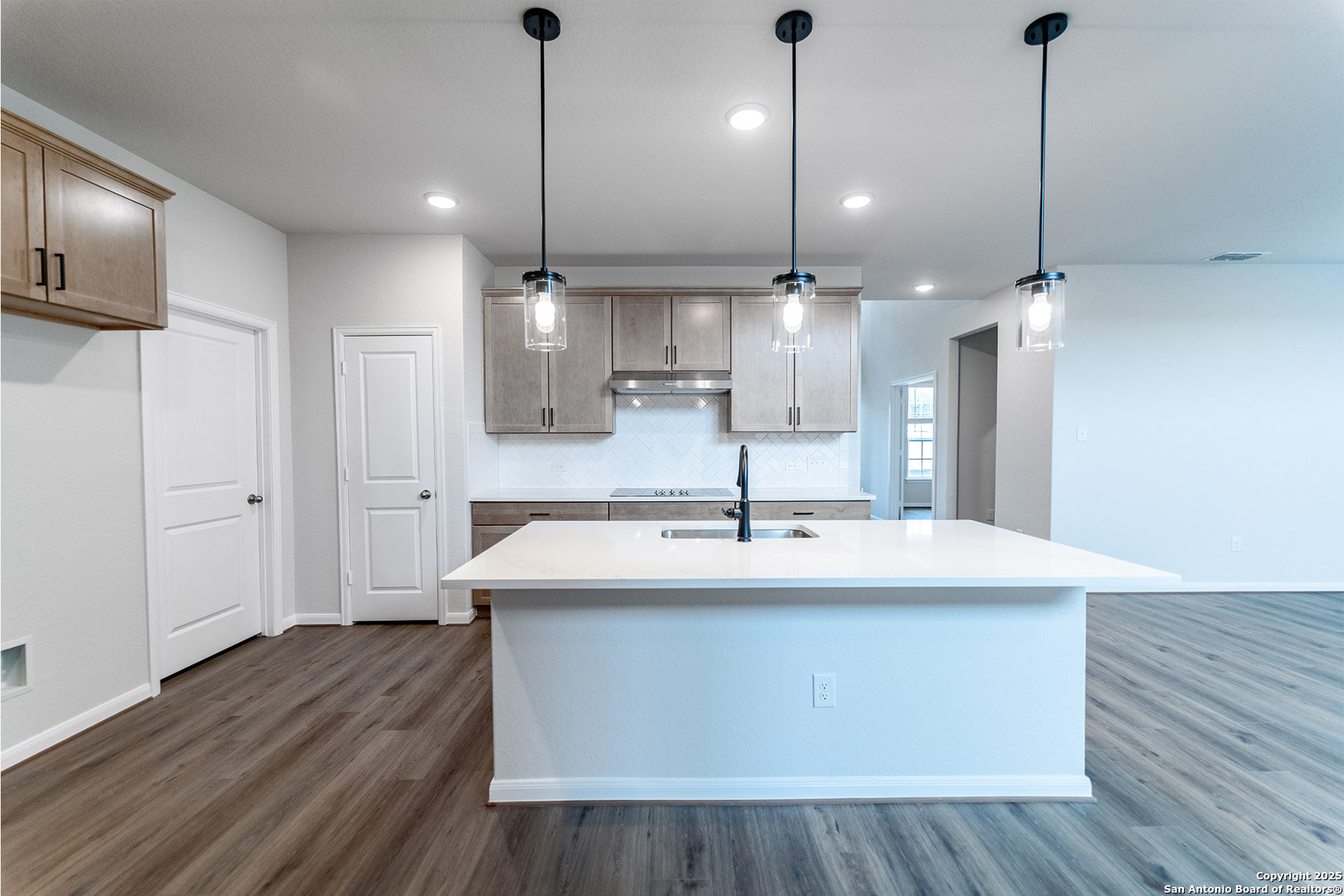 202 Ednie Lane Mico TX 78066