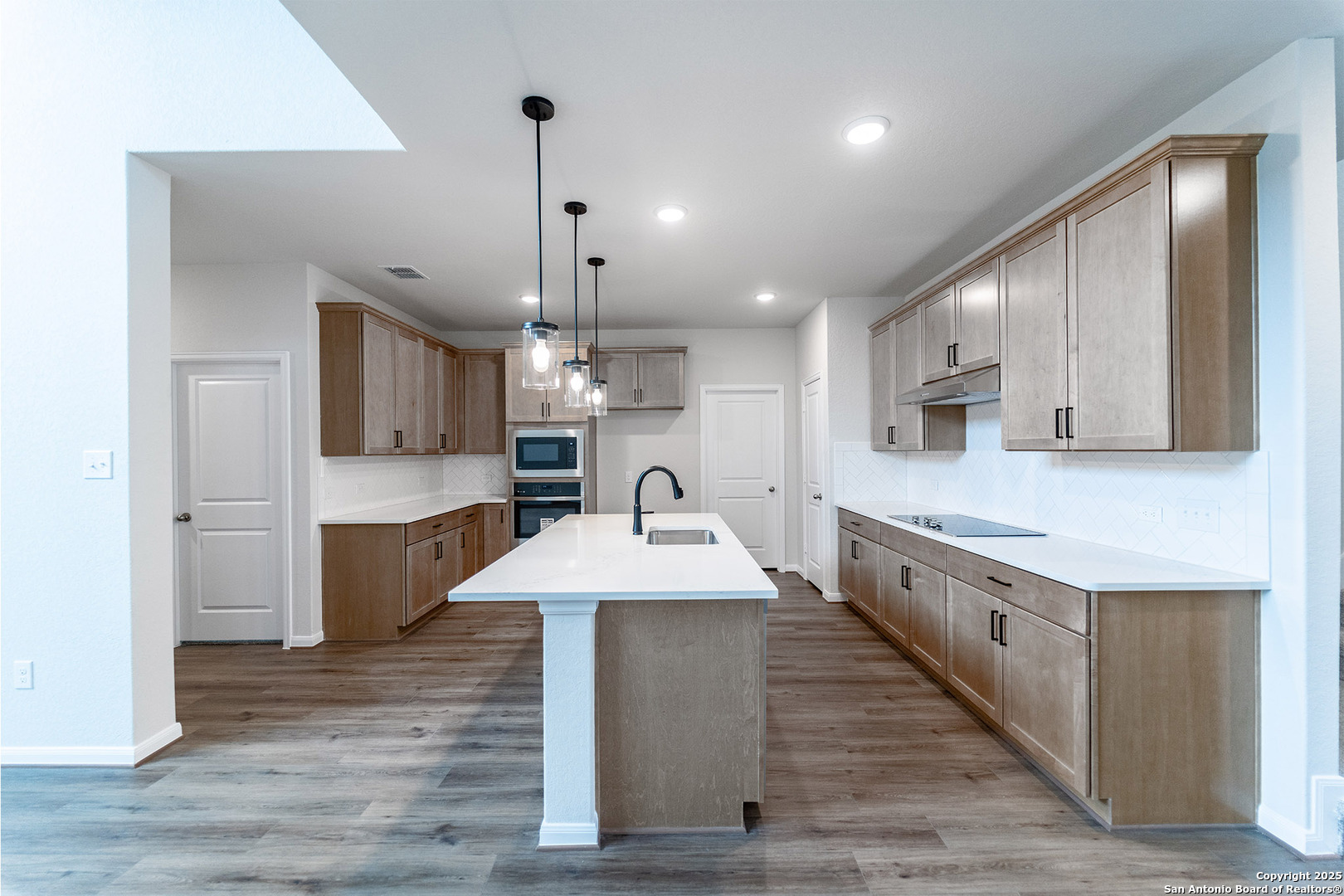 202 Ednie Lane Mico TX 78066