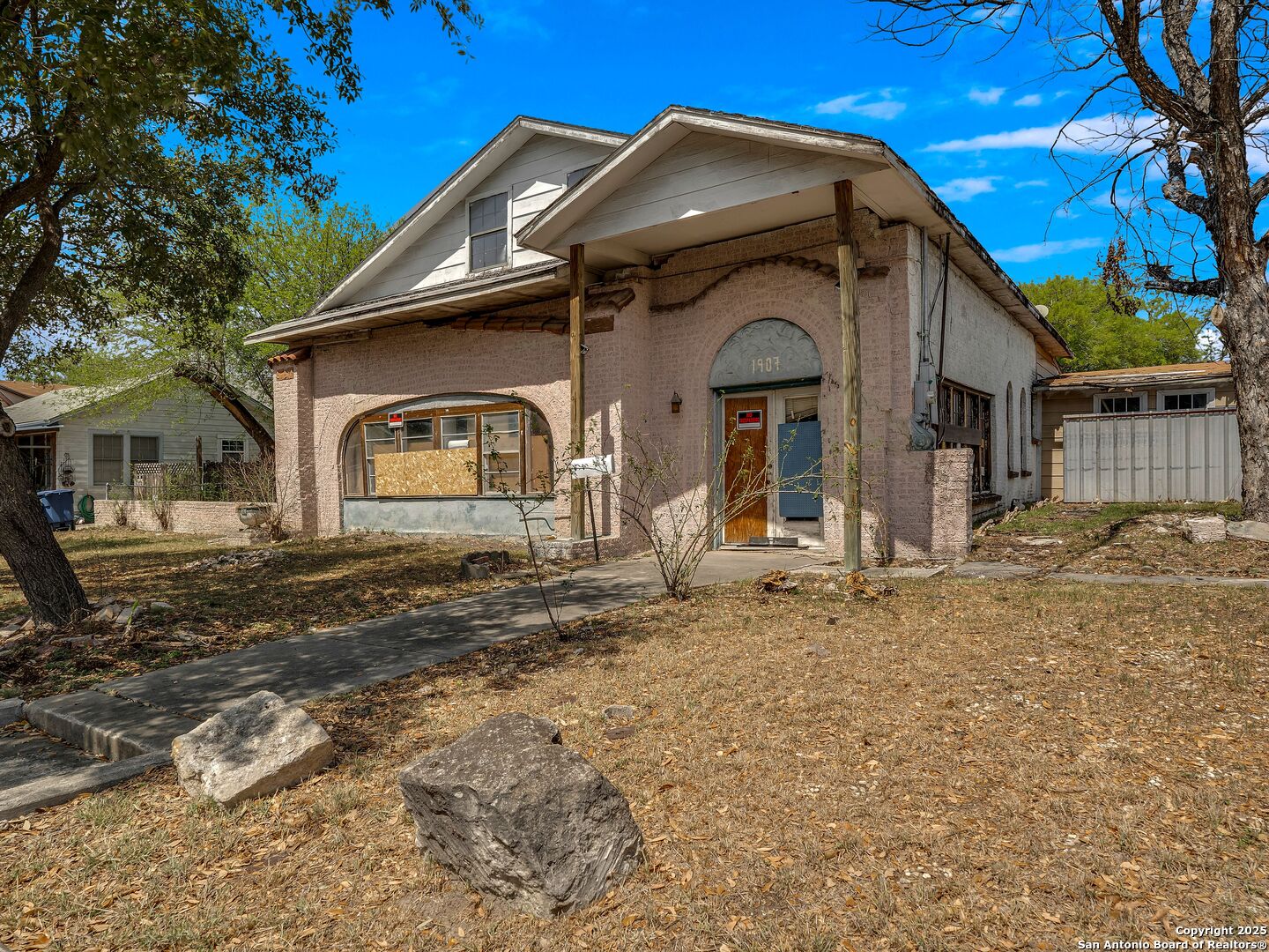 1907 W Woodlawn Avenue San Antonio TX 78201