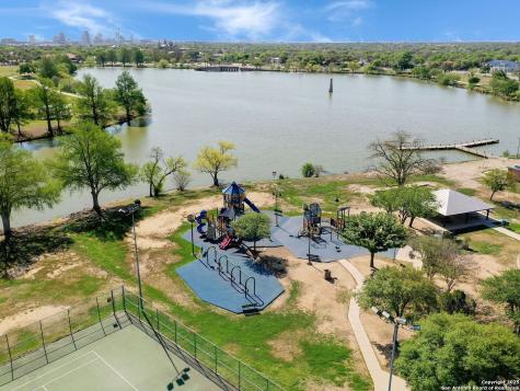 1907 W Woodlawn Avenue San Antonio TX 78201