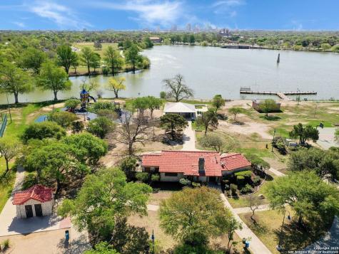 1907 W Woodlawn Avenue San Antonio TX 78201