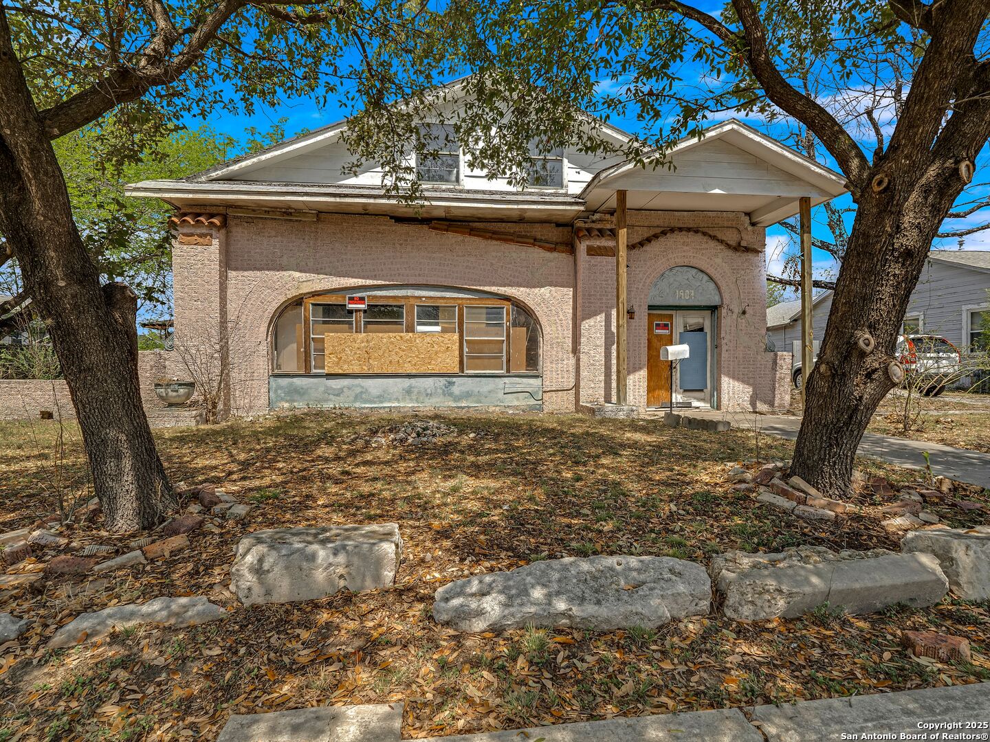 1907 W Woodlawn Avenue San Antonio TX 78201