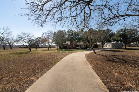 117 Oaklawn Drive Floresville TX 78114