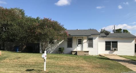 1102 F Street Floresville TX 78114