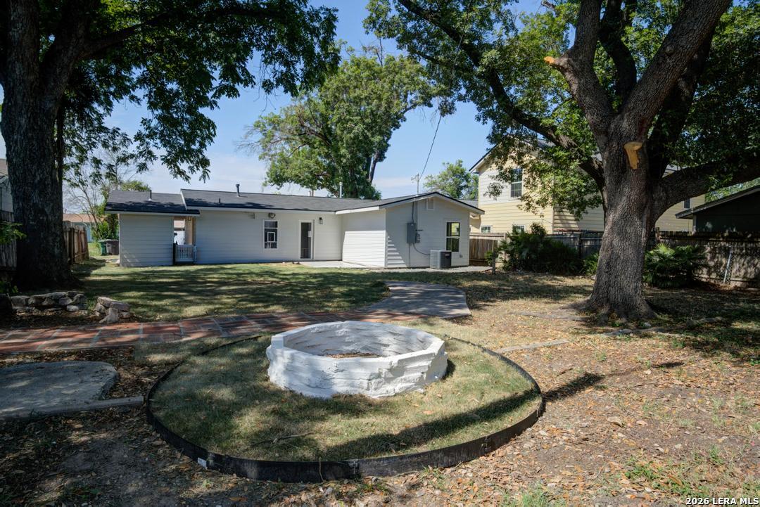 1514 Arroya Vista San Antonio TX 78213