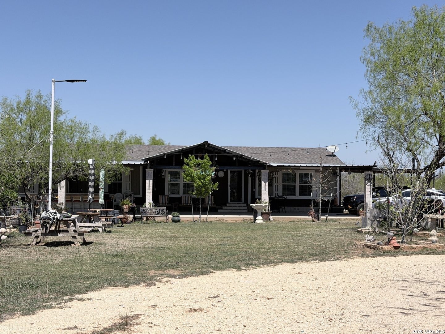 152 County Road 2667 Devine TX 78016