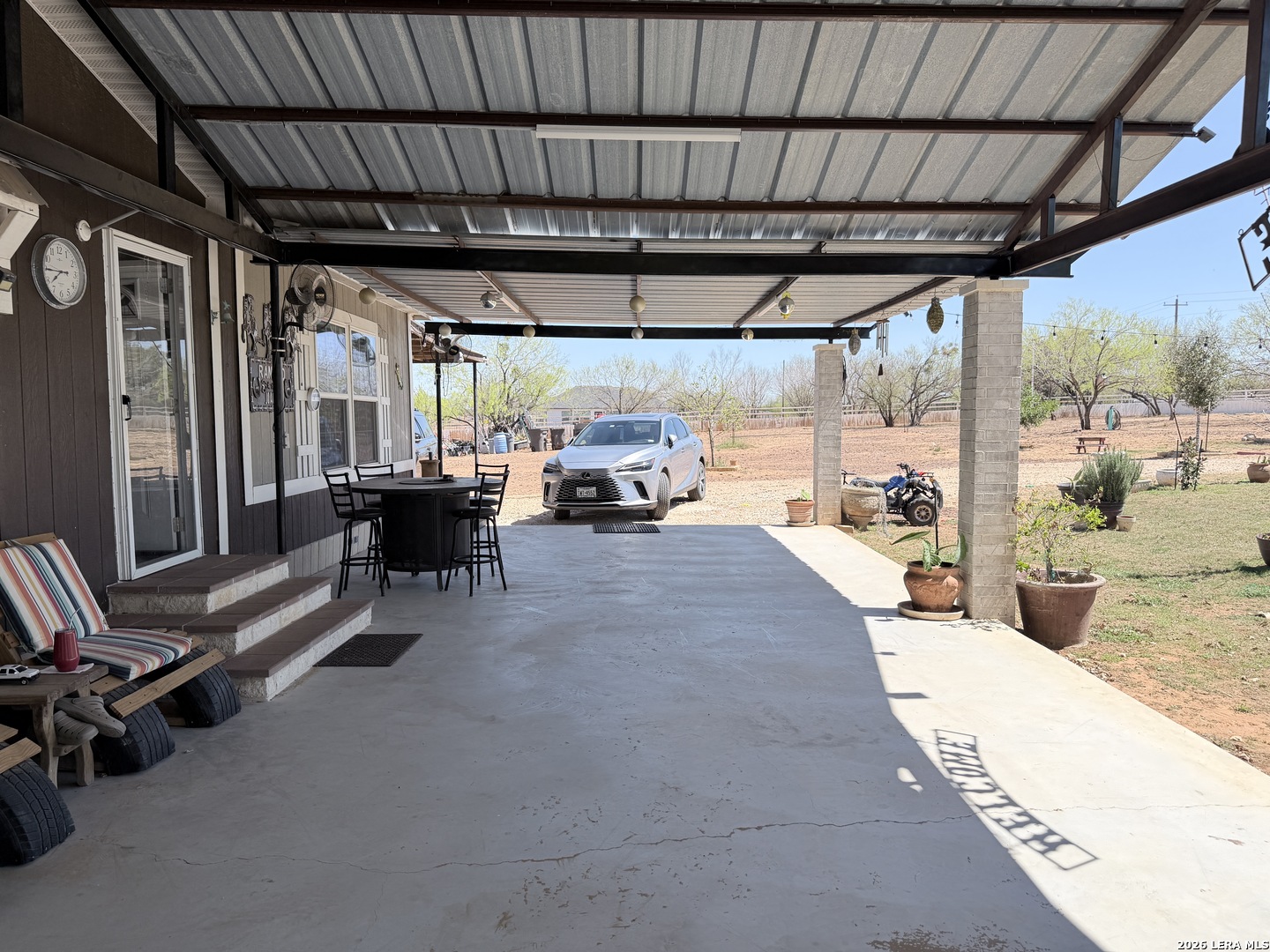 152 County Road 2667 Devine TX 78016