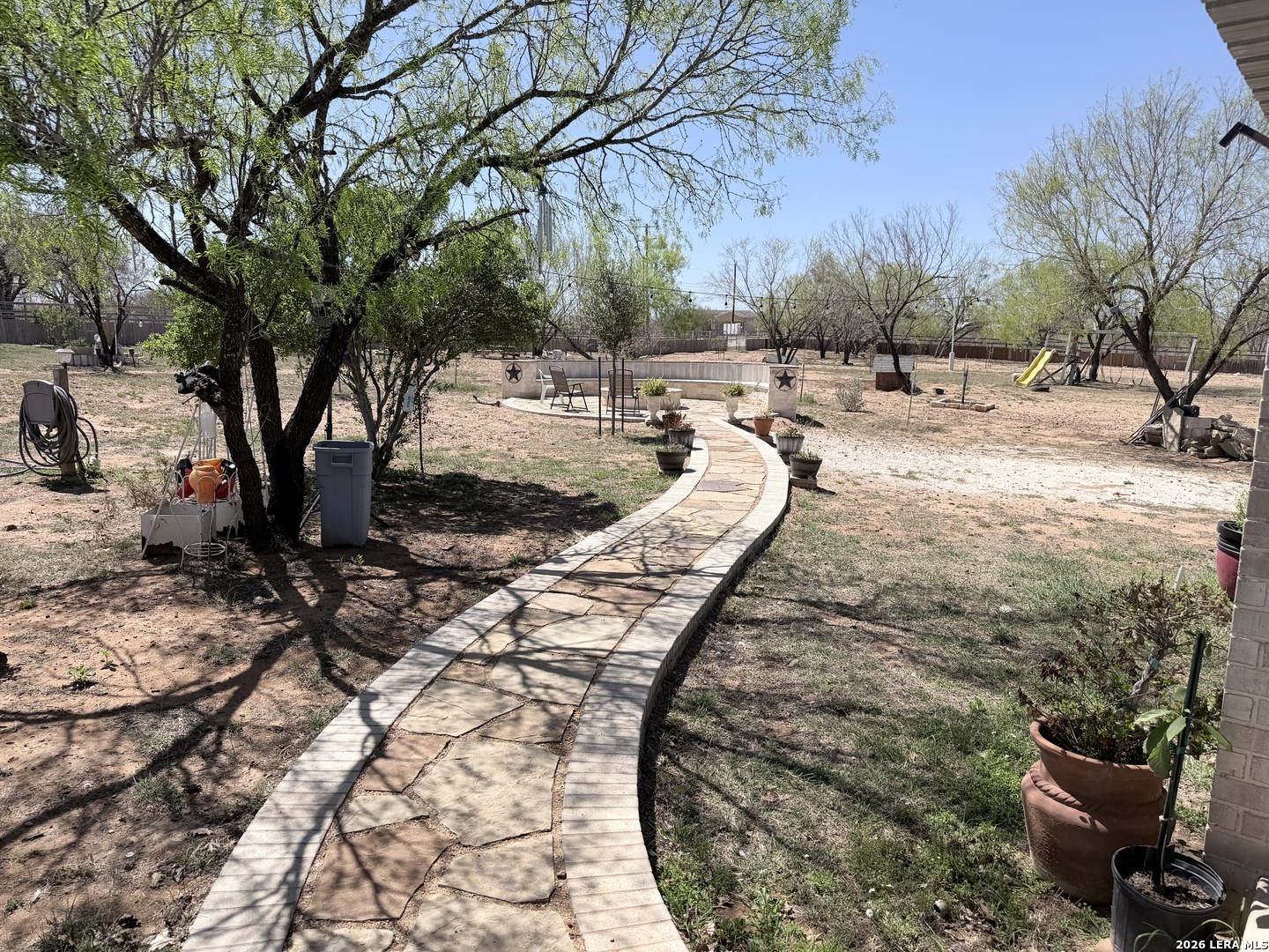152 County Road 2667 Devine TX 78016