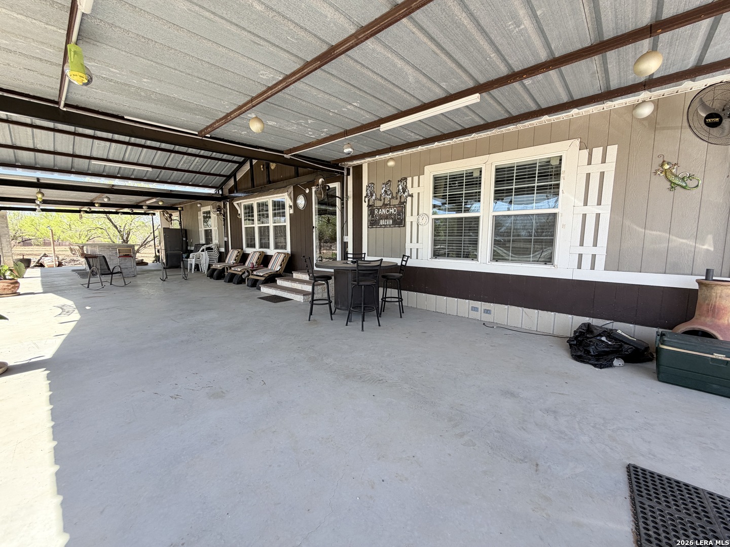 152 County Road 2667 Devine TX 78016