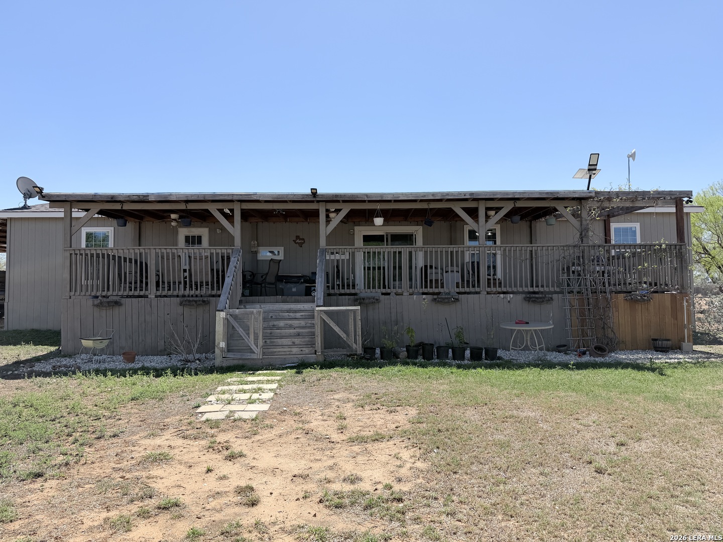 152 County Road 2667 Devine TX 78016