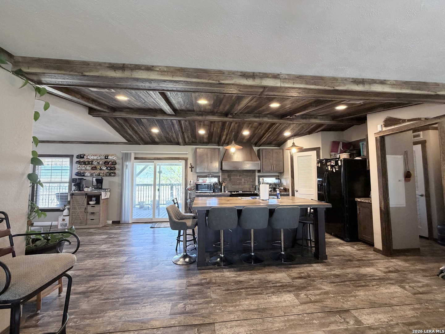 152 County Road 2667 Devine TX 78016