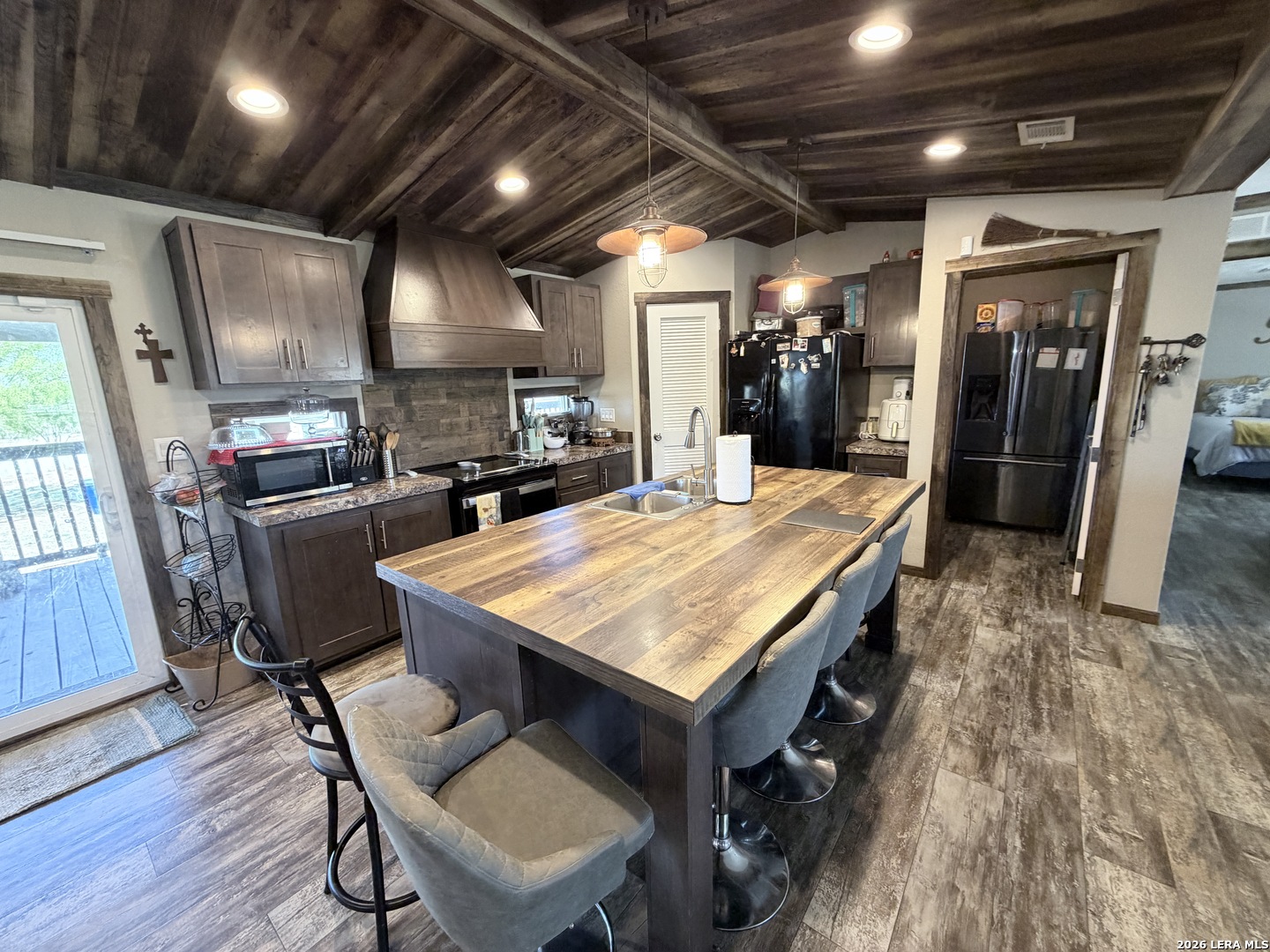152 County Road 2667 Devine TX 78016