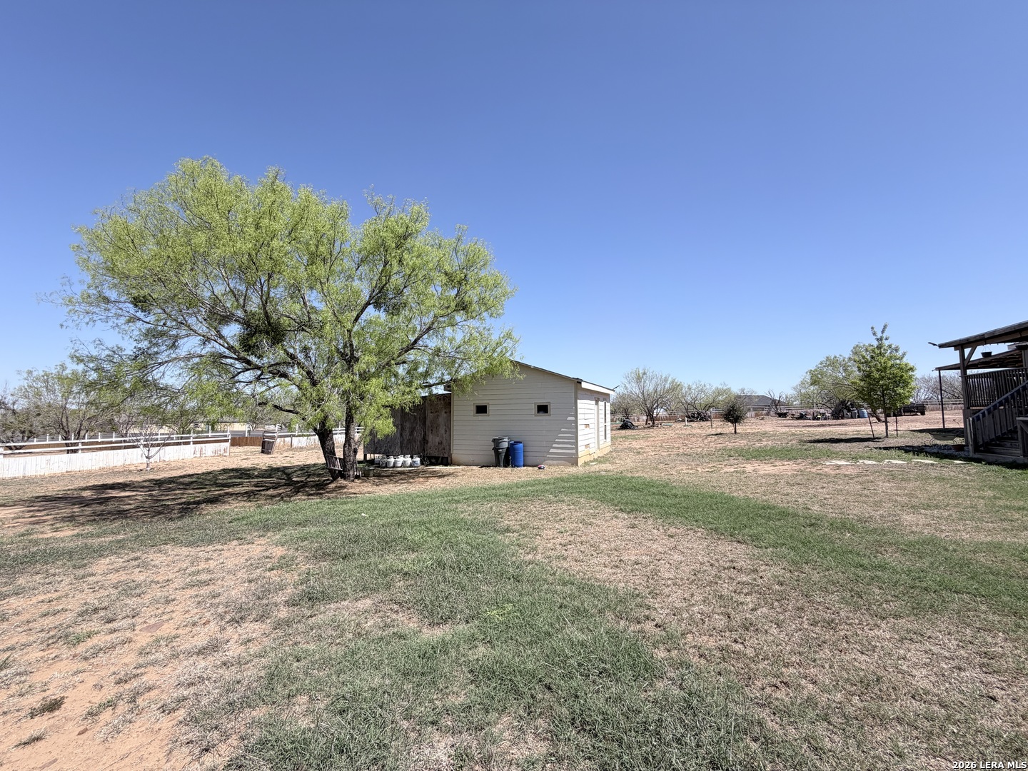152 County Road 2667 Devine TX 78016