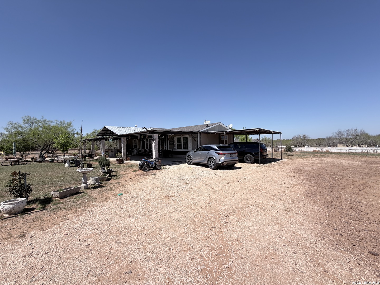 152 County Road 2667 Devine TX 78016