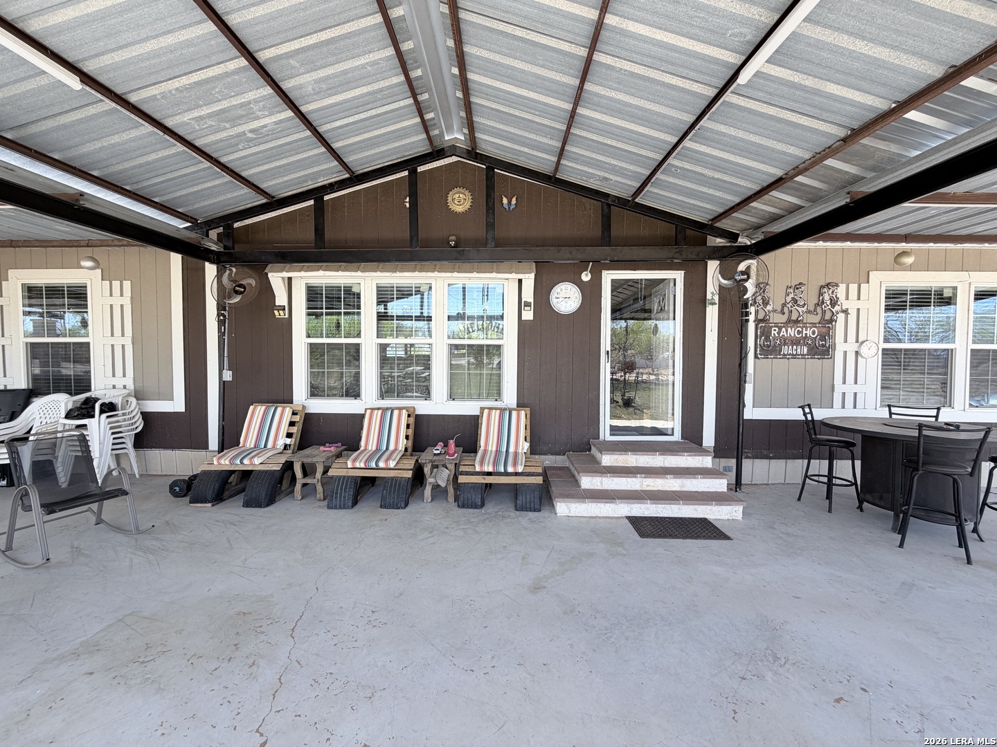 152 County Road 2667 Devine TX 78016