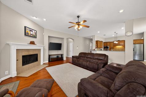 8715 Rancho De Taos Helotes TX 78023