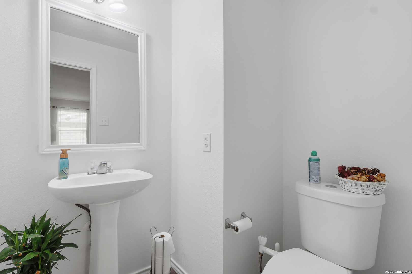 24715 Magnolia Falls San Antonio TX 78261