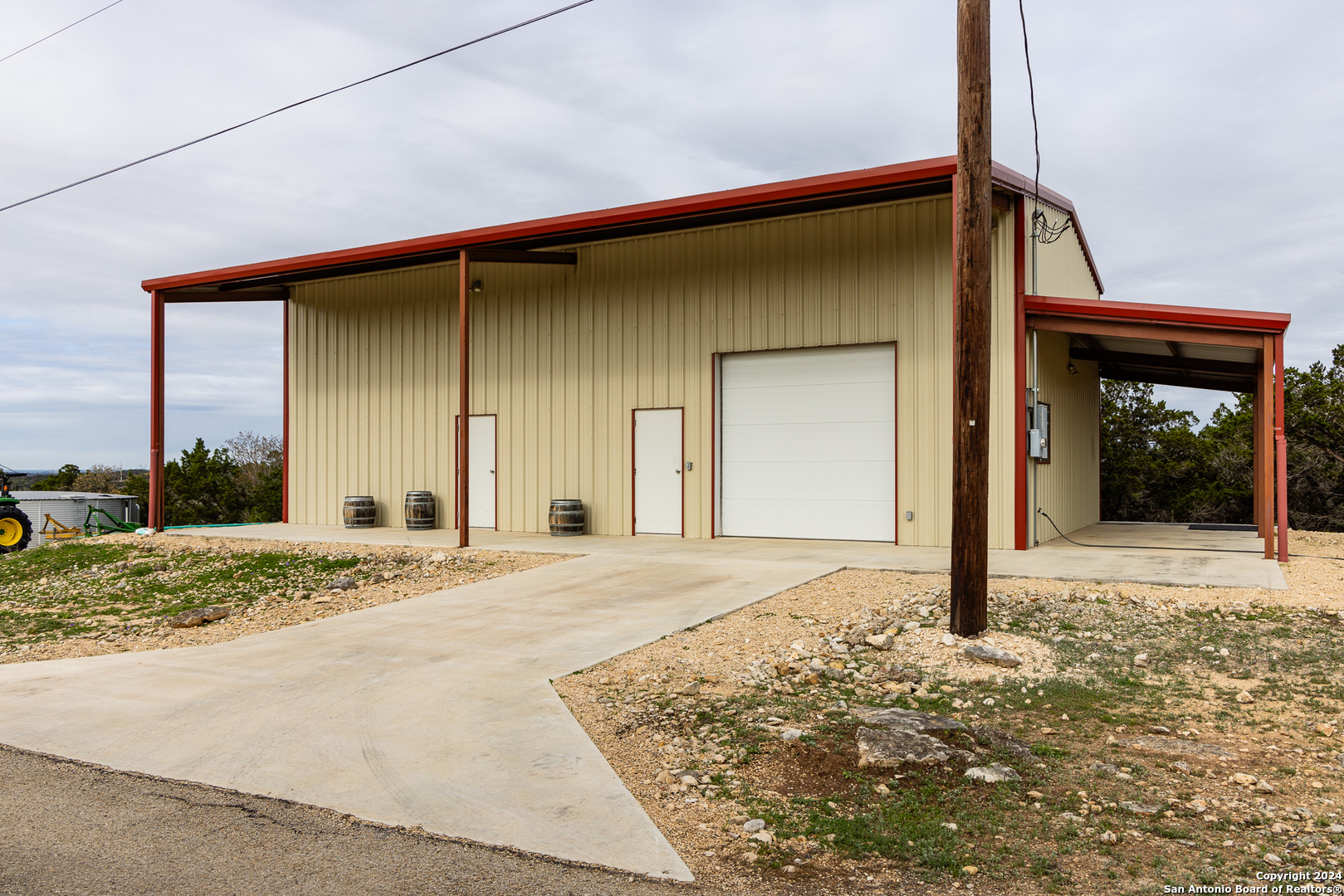 5081 Texas 173 Center Point TX 78010