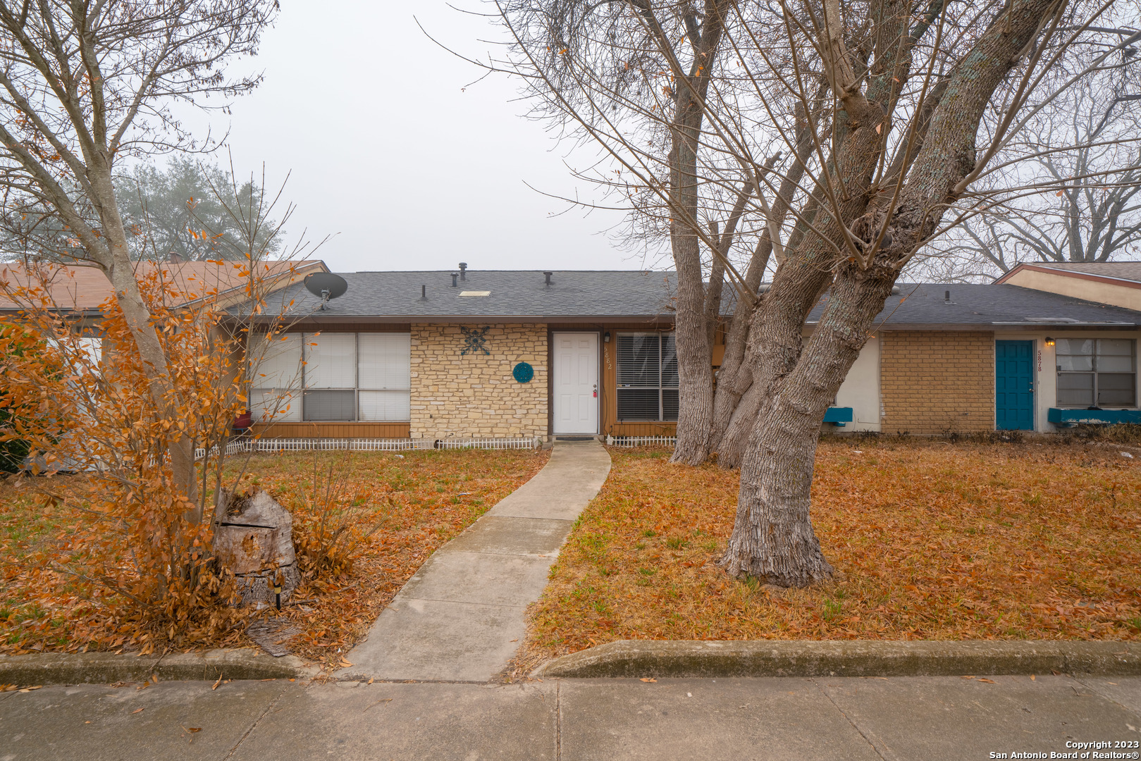 5882 Midcrown Drive San Antonio TX 78218