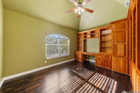 169 Abrego Lake Floresville TX 78114