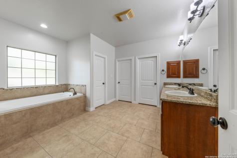 169 Abrego Lake Floresville TX 78114