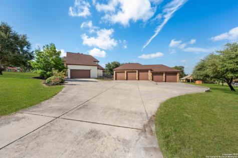 169 Abrego Lake Floresville TX 78114