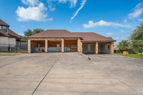 169 Abrego Lake Floresville TX 78114