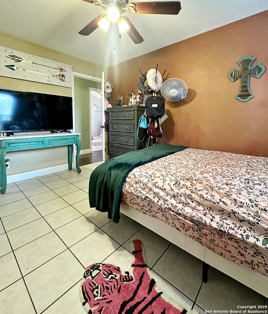 805 E Anderson Beeville TX 78102