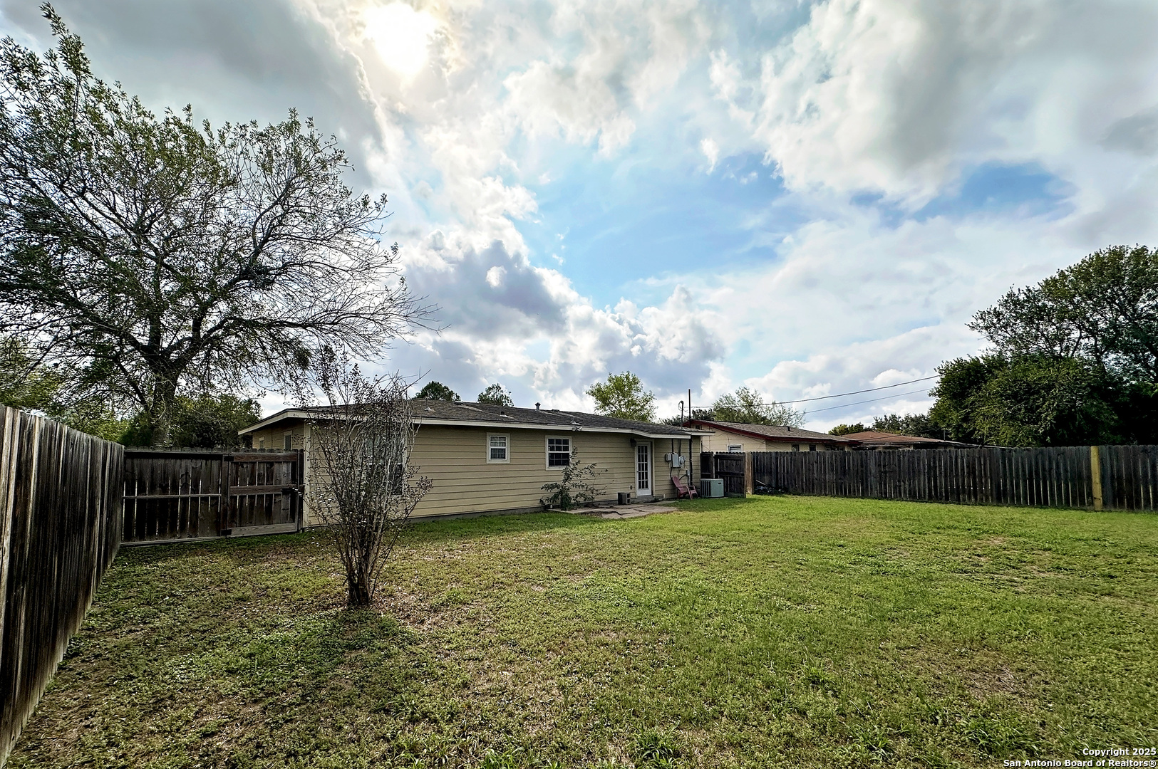 805 E Anderson Beeville TX 78102