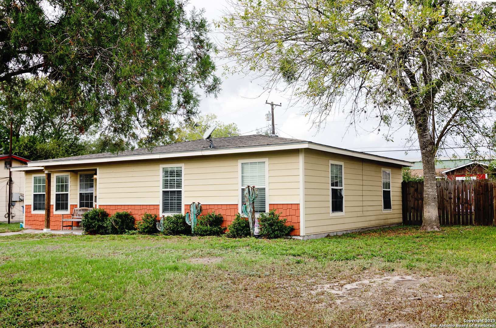805 E Anderson Beeville TX 78102