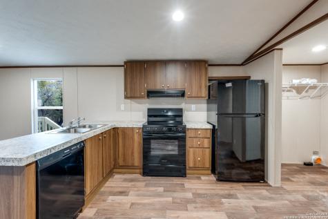 4634 Waterwood Pass Elmendorf TX 78112