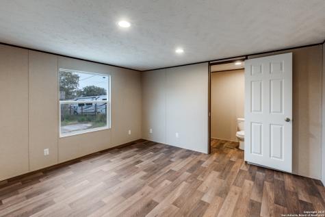 4634 Waterwood Pass Elmendorf TX 78112