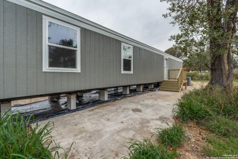 4634 Waterwood Pass Elmendorf TX 78112