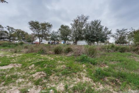 4634 Waterwood Pass Elmendorf TX 78112