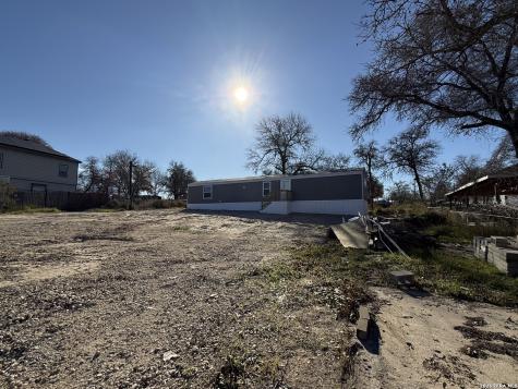 4634 Waterwood Pass Elmendorf TX 78112