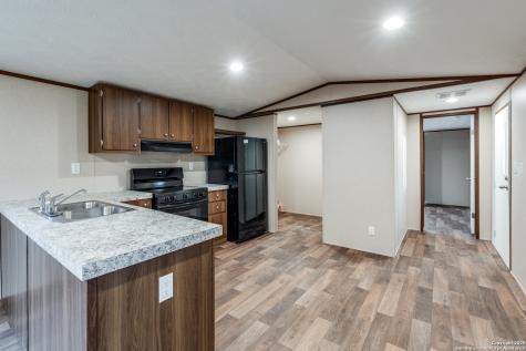 4634 Waterwood Pass Elmendorf TX 78112