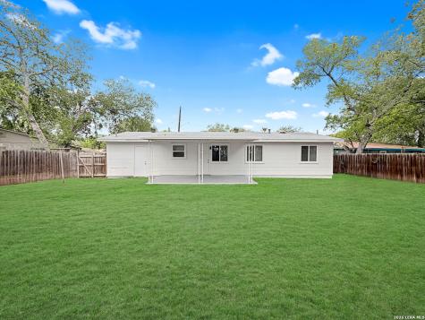 250 Flintstone Lane Universal City TX 78148