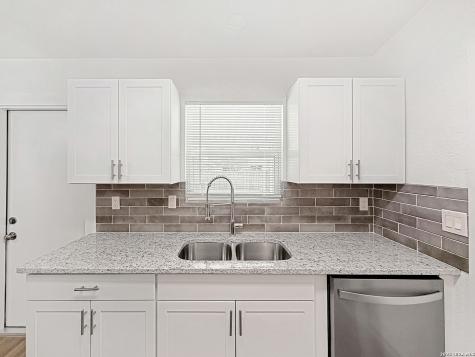 250 Flintstone Lane Universal City TX 78148