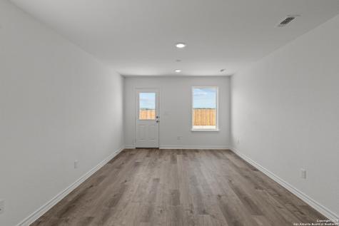 1319 Vallarta Centro Converse TX 78109