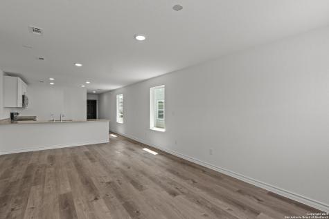 1319 Vallarta Centro Converse TX 78109