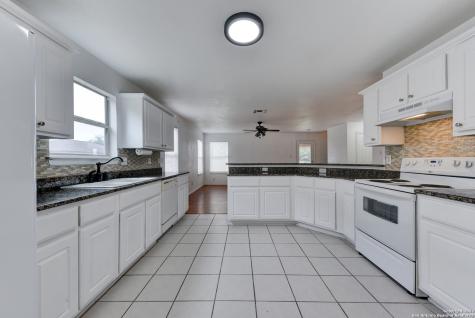 5507 Bat Canyon San Antonio TX 78252