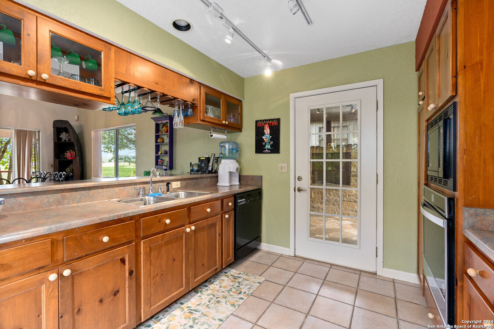 696 Faurie Road Lakehills TX 78063