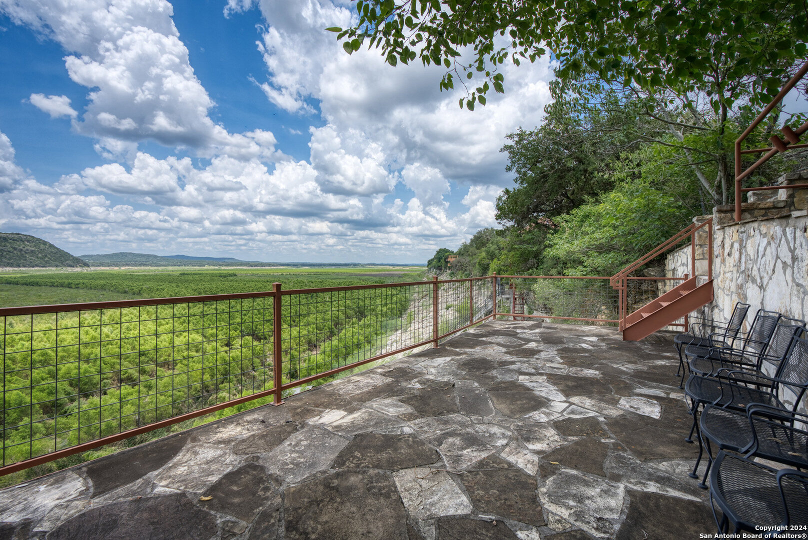 696 Faurie Road Lakehills TX 78063