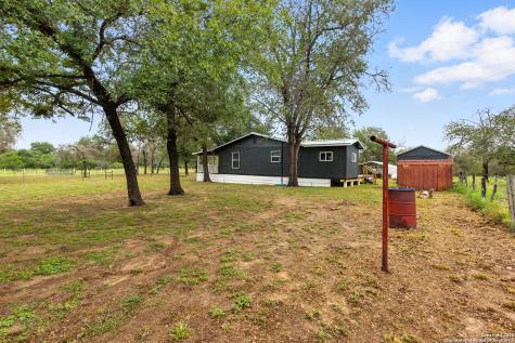 125 County Road 6814 Natalia TX 78059